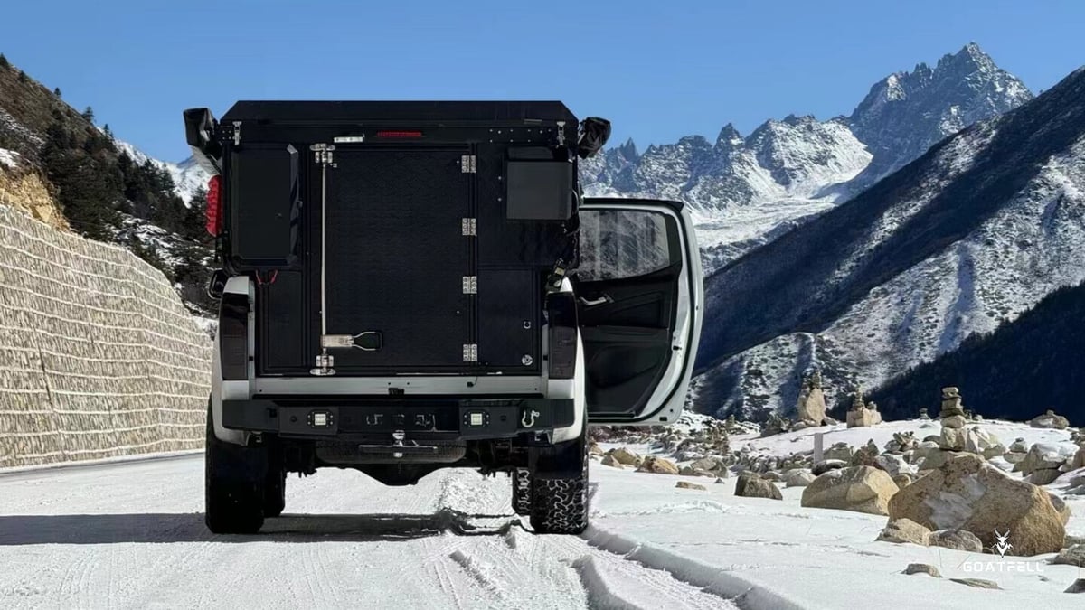 rear view of demountable camper unit on pick up truck